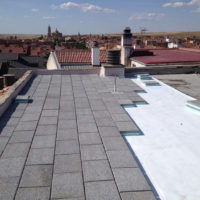 Ejecución de cubierta Invertida LF e instalación de Linea de Vida en C.P. Conde Sepulveda 24 de Segovia